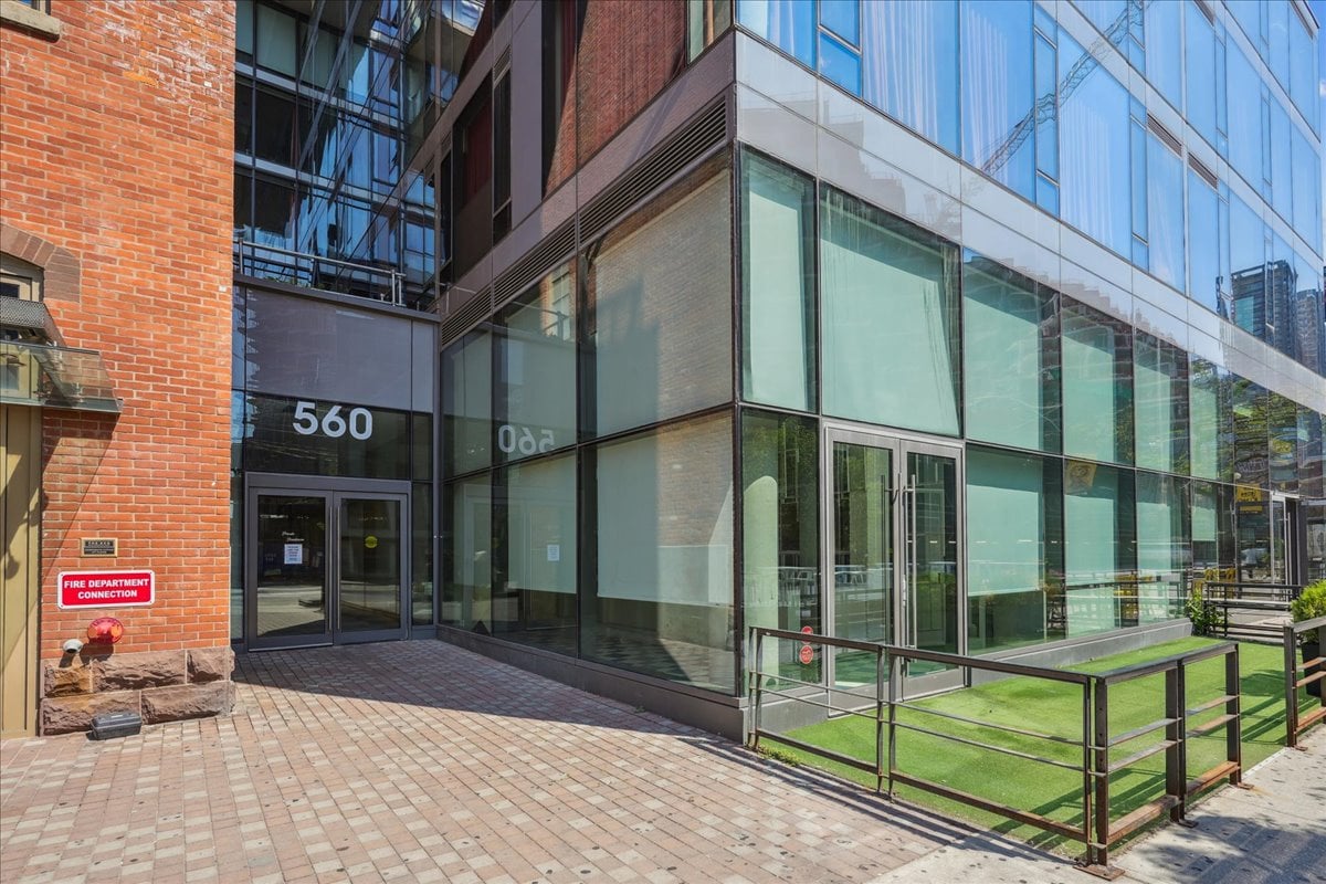 560 King St West Suite 1006