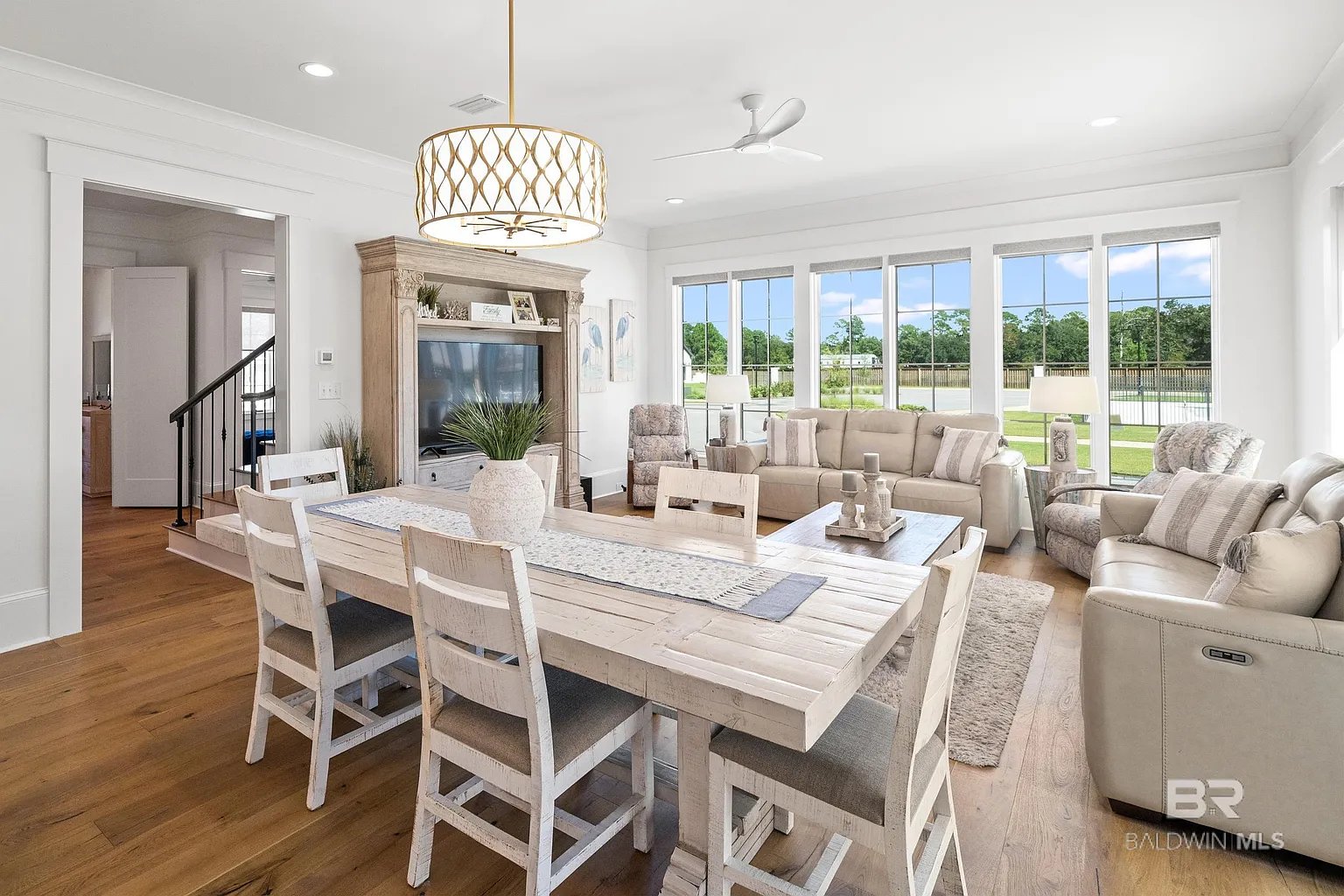 902 Inlet Cir