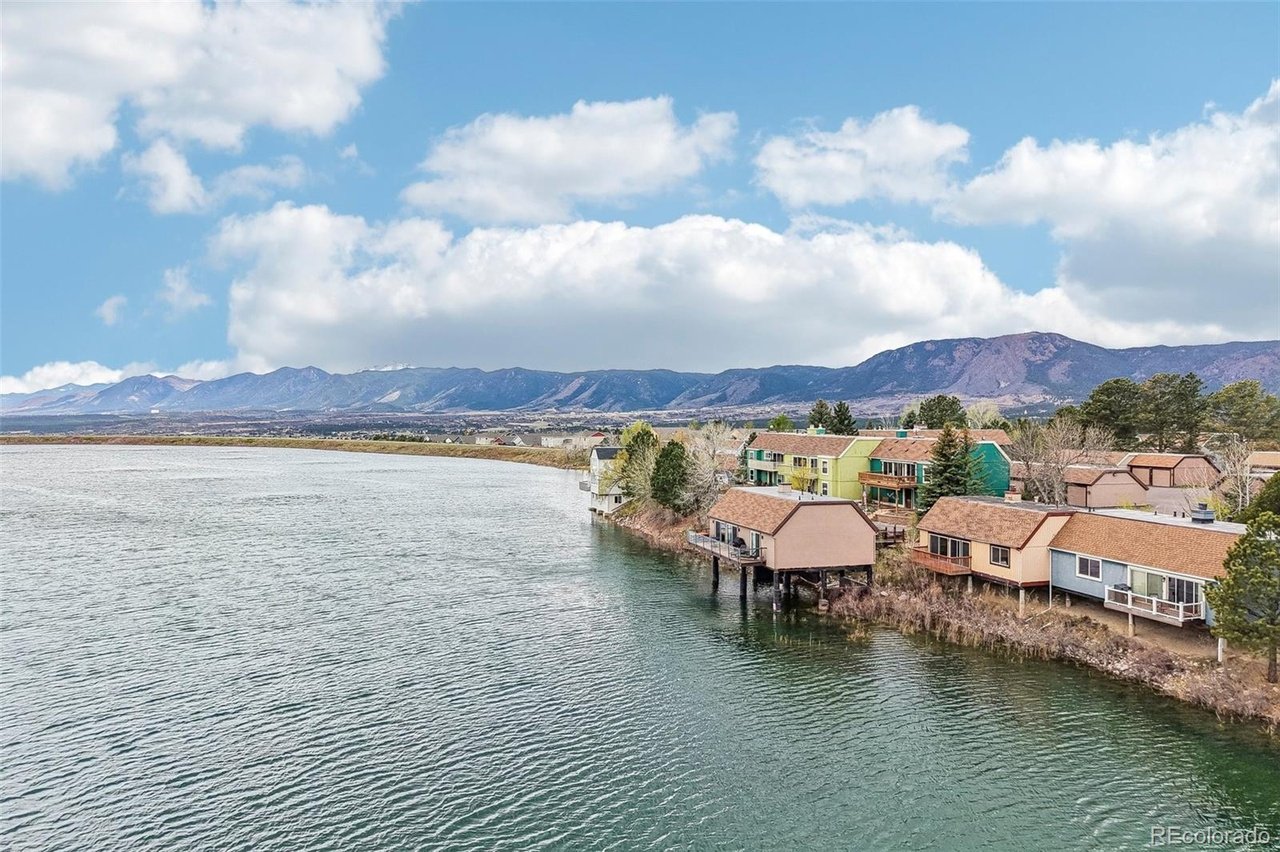 Lake Woodmoor Investor Special – Rare 1-Bed Lakeside Townhome with Huge Upside