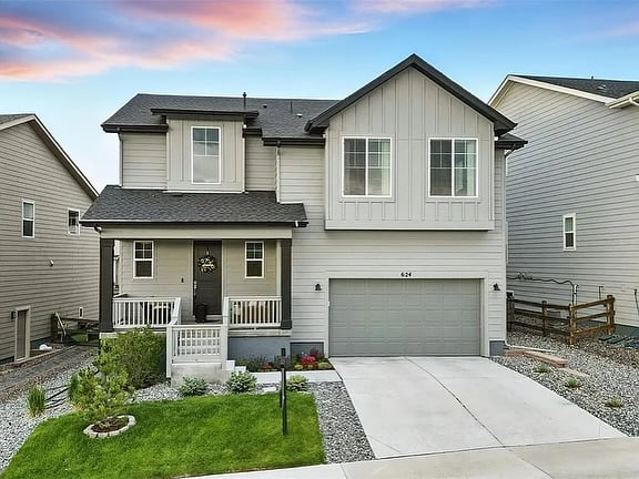 🏡 Listed in Castle Rock – $819,000