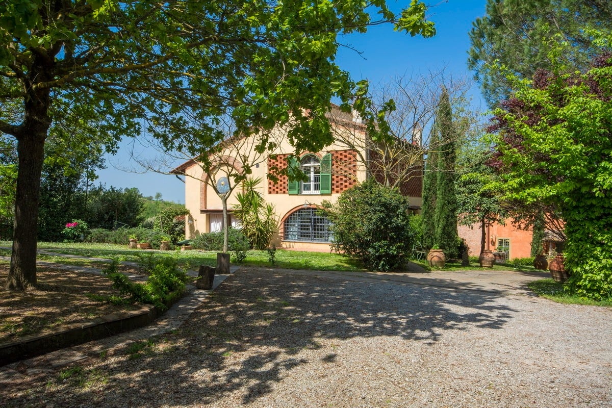 Villa In The Tuscan Hills