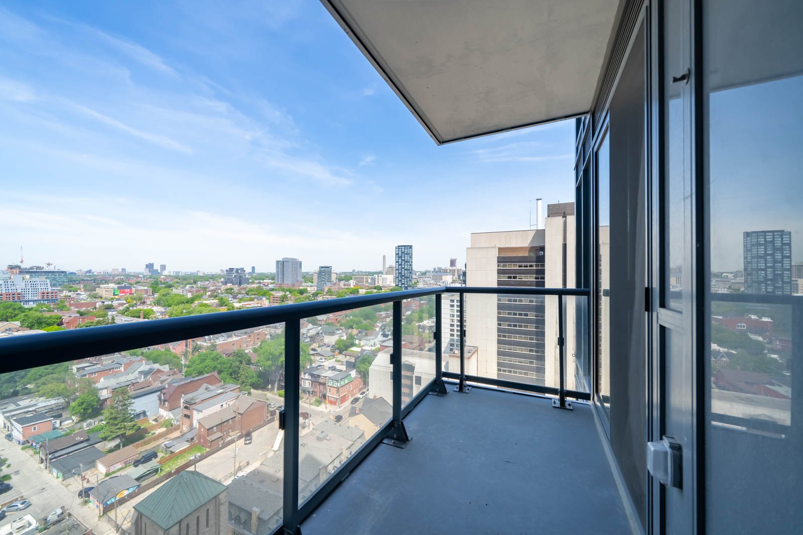 1702-280 Dundas St W 