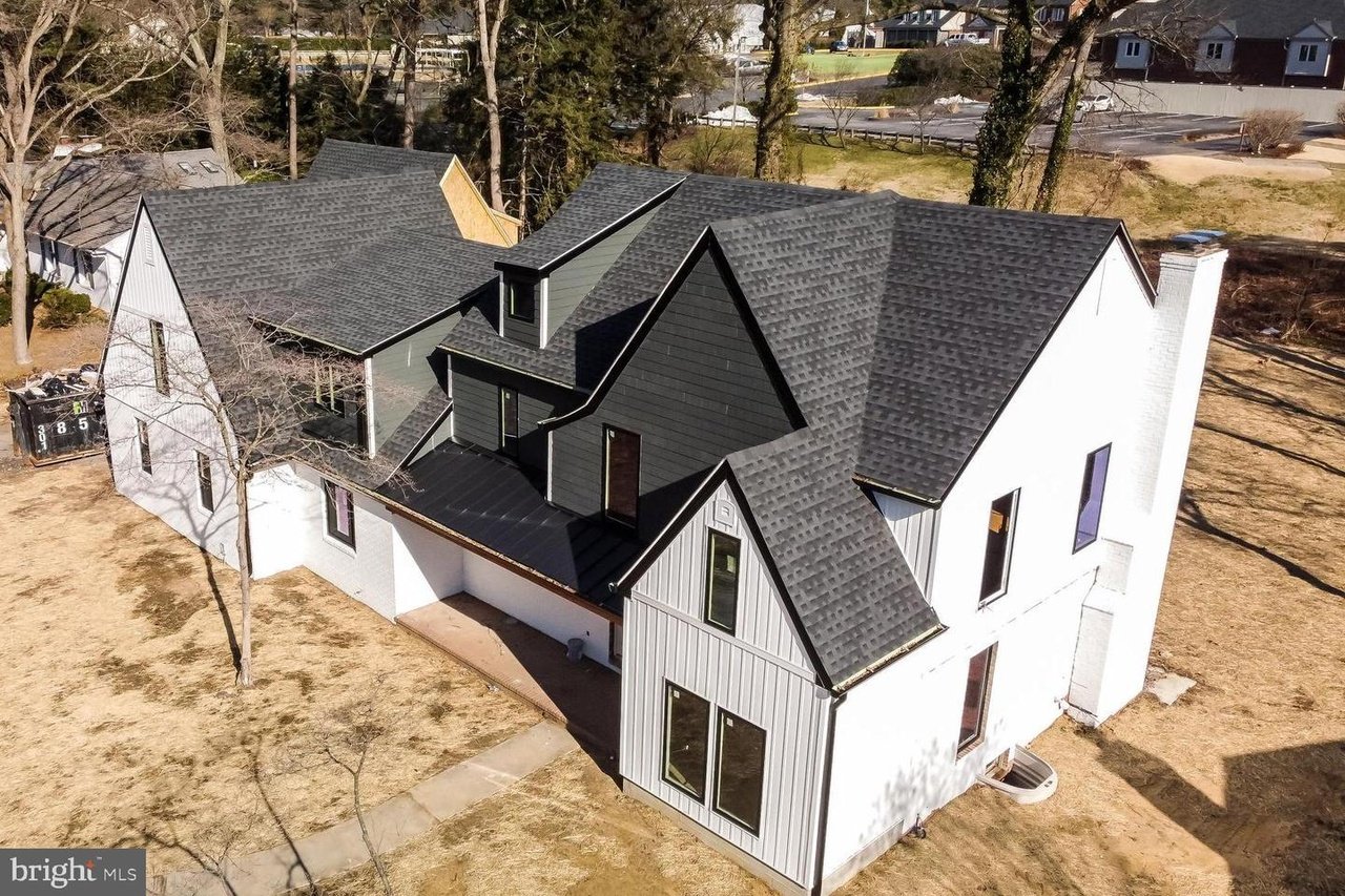 221 Saint Ives Dr