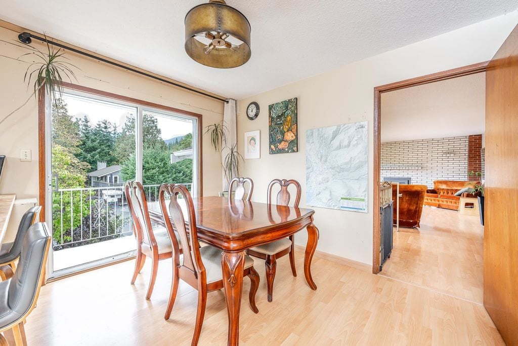 2332 Argyle Cres