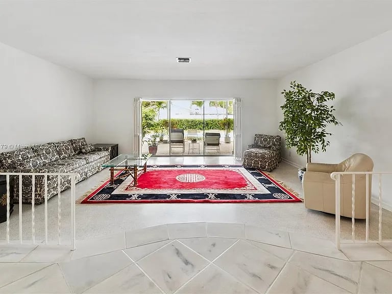 6100 SW 8th Ct