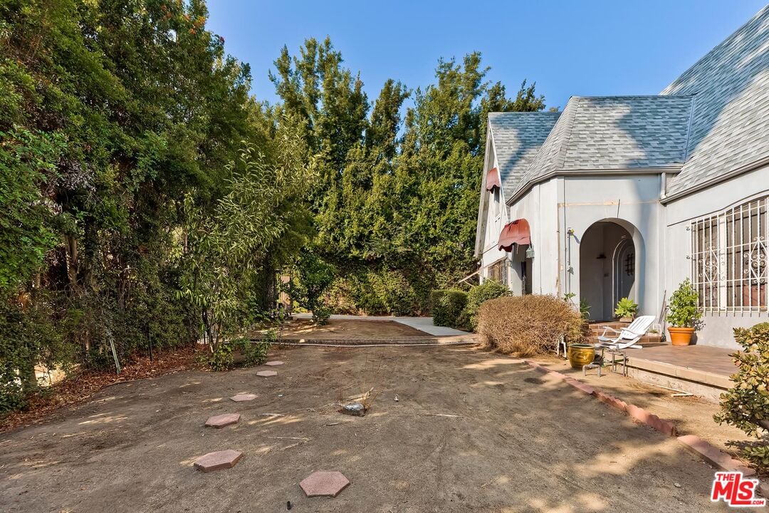 1706 N Orange Grove Ave