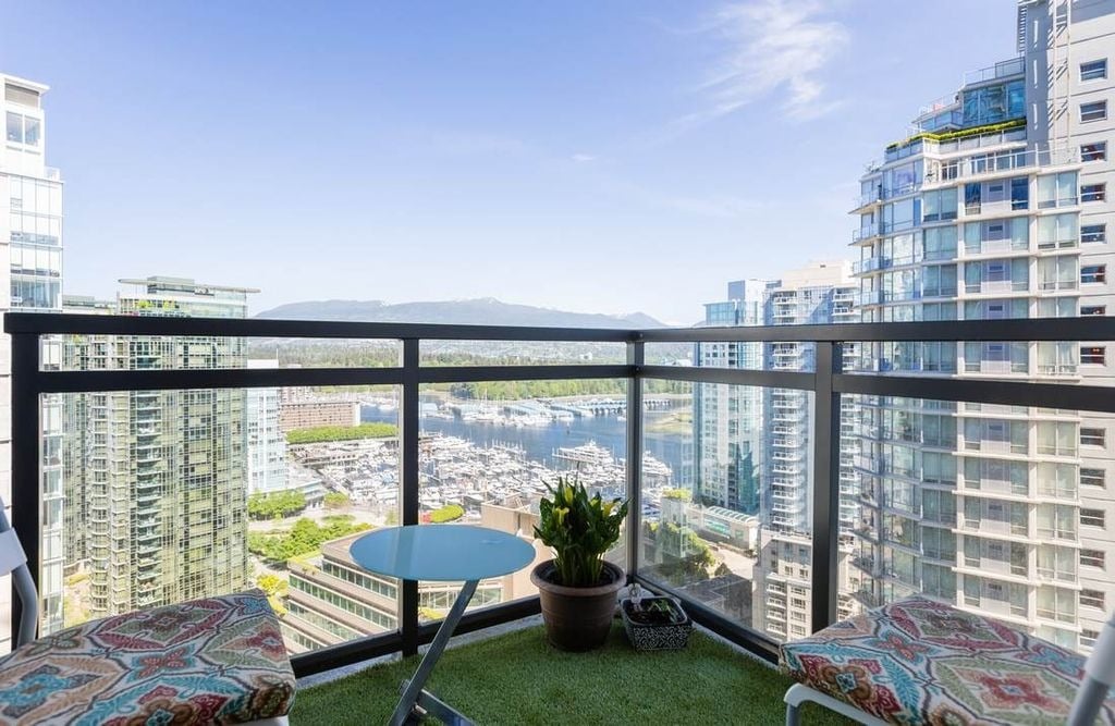 1211 Melville St, #2005