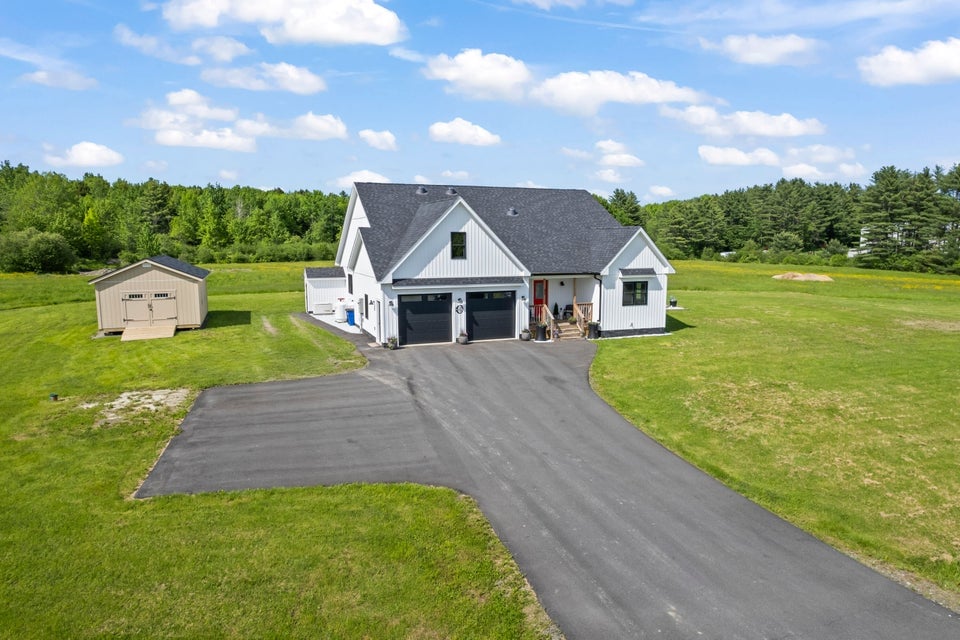 25 Royale Dr Sidney, ME 04330