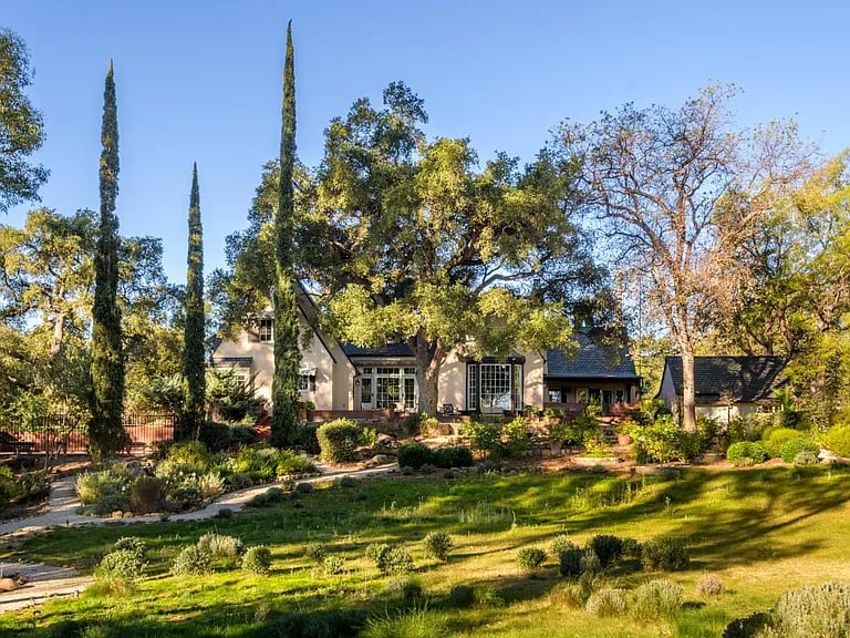1104 Foothill Rd