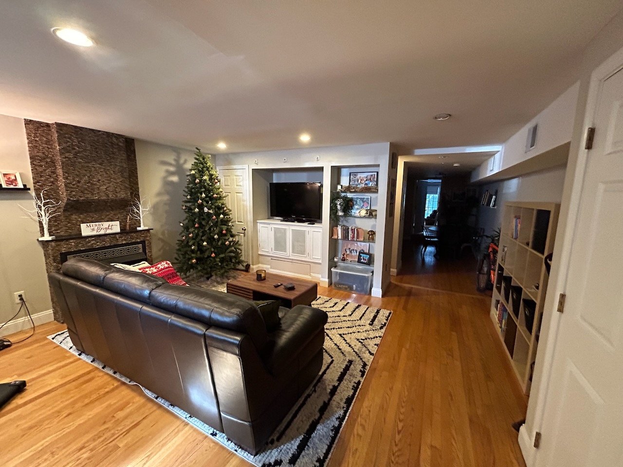 Warren Avenue - Private Entry 1 bed 1 bath w/ Laundry - Pets Negotiable! AVAILABLE MAY 1