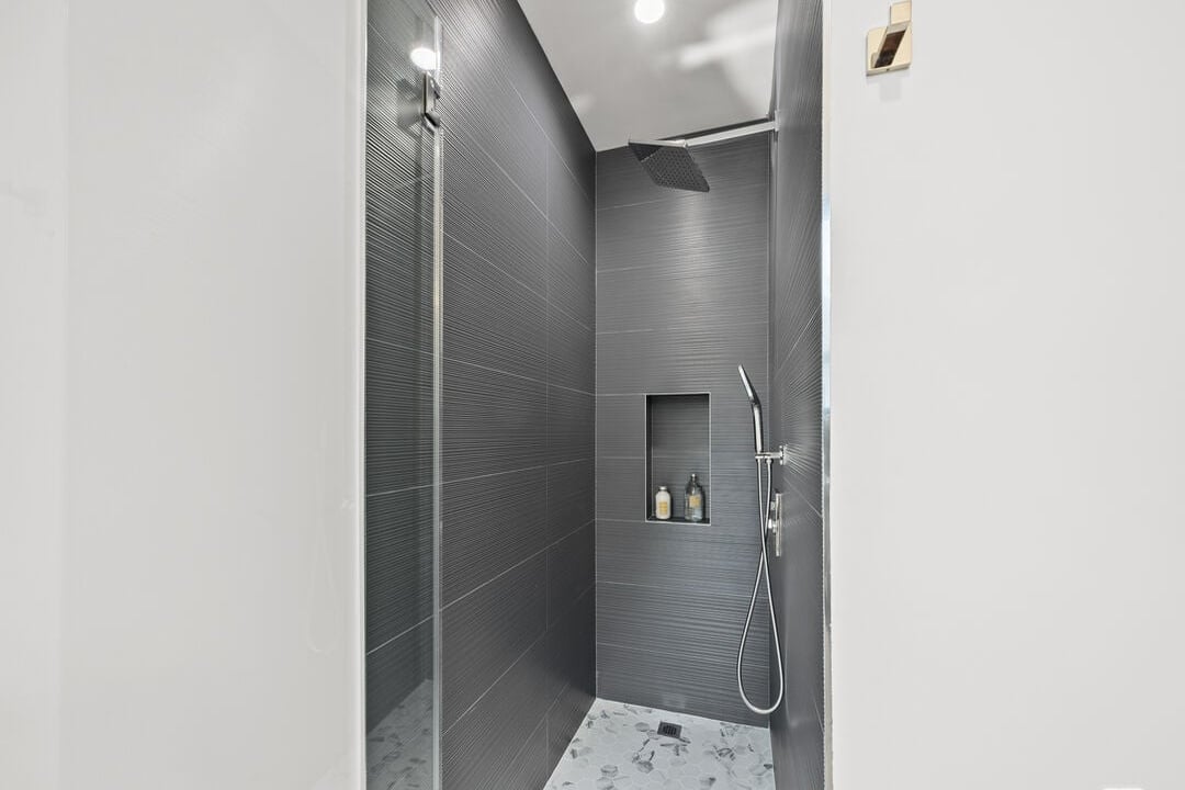 Castle Heights Pl, 90034