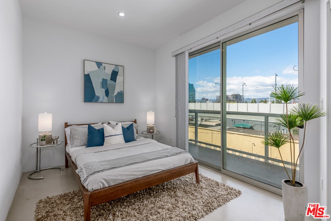 2400 Corinth Ave, Unit 21