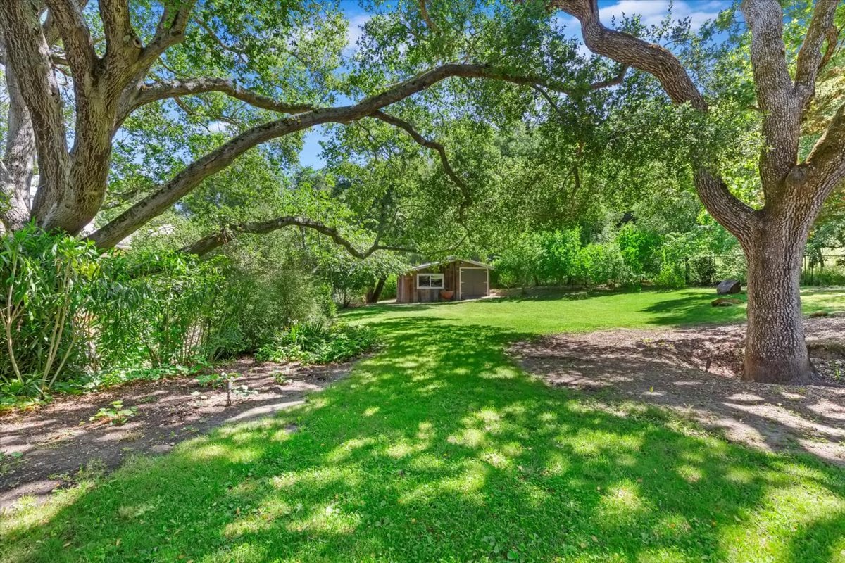 15 Cascade Ln