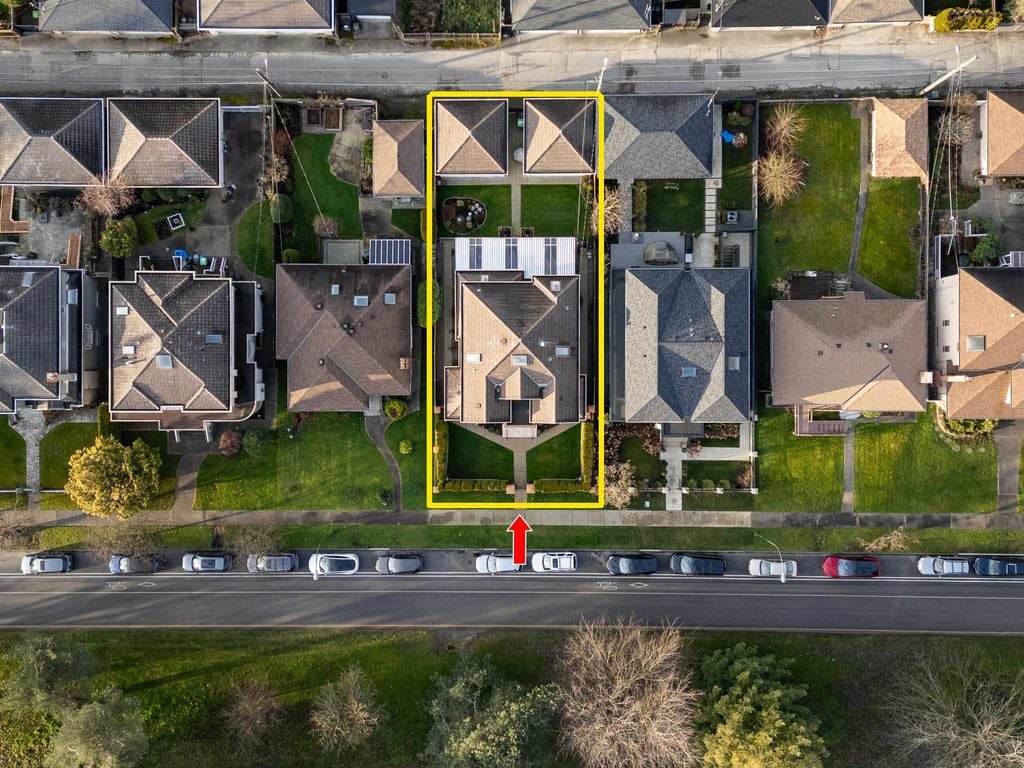 2325 W King Edward Ave