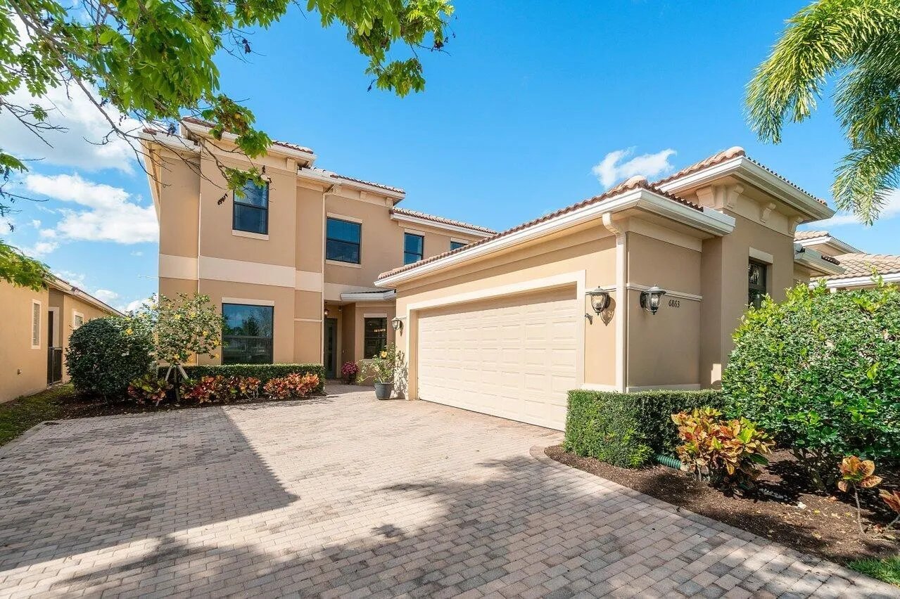 6863 Sparrow Hawk Dr