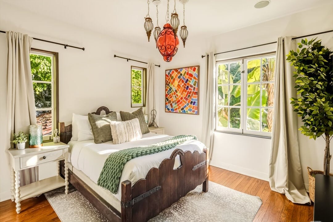 Sunset Vale Ave, 90069