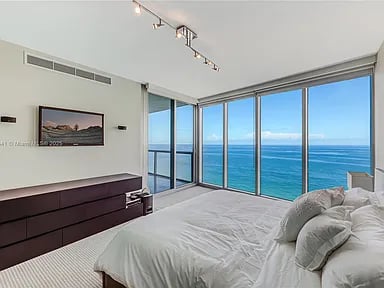 17001 Collins Ave # 2508