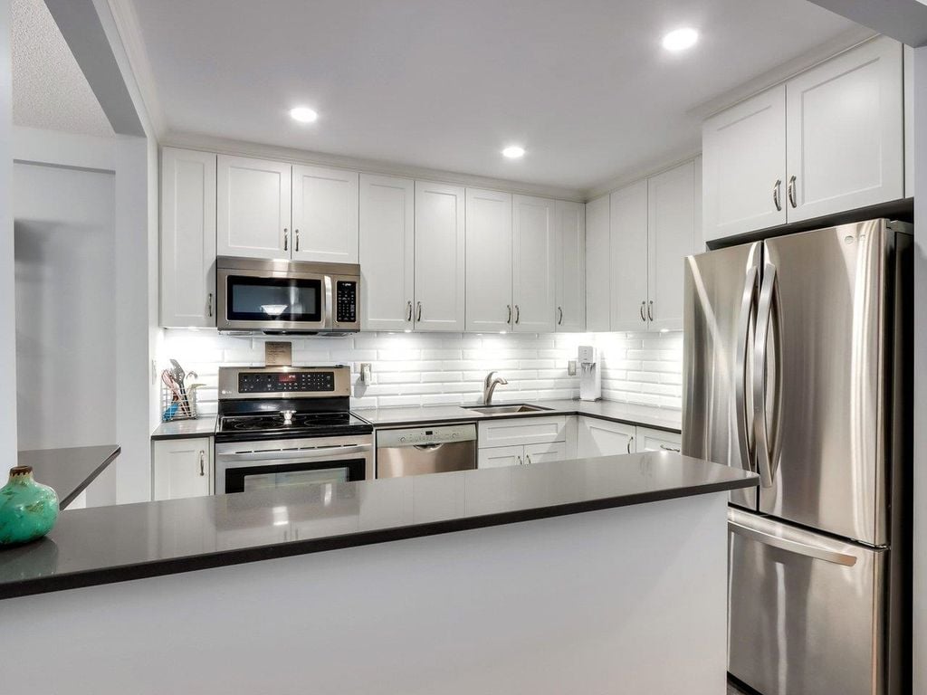 310 E 3rd St, #209