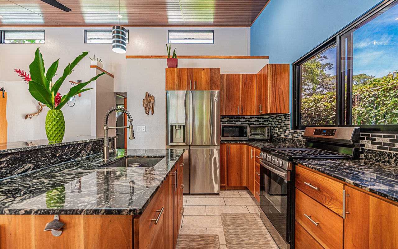 Home Near Downtown Uvita with Private Forest and Creek