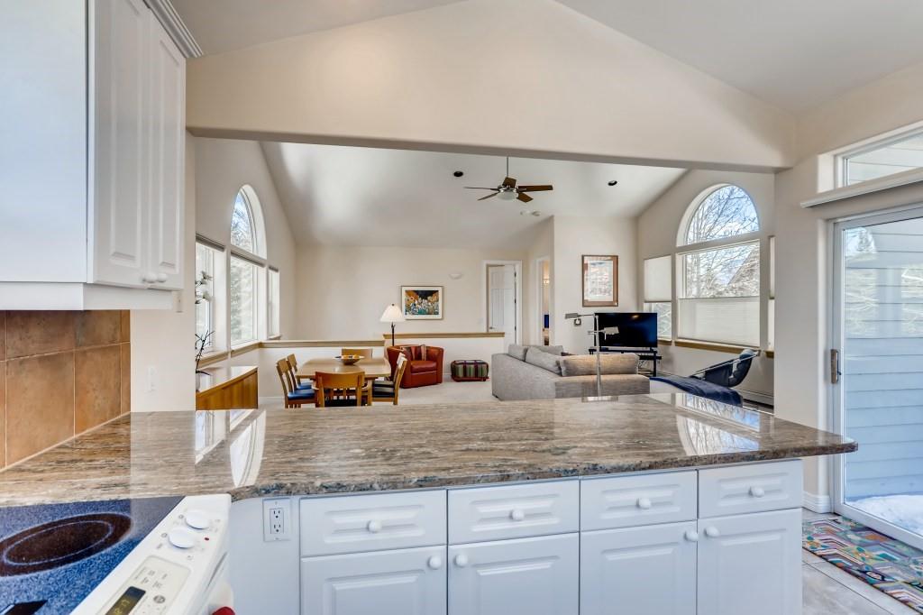 928 A Lakepoint Cir, #A