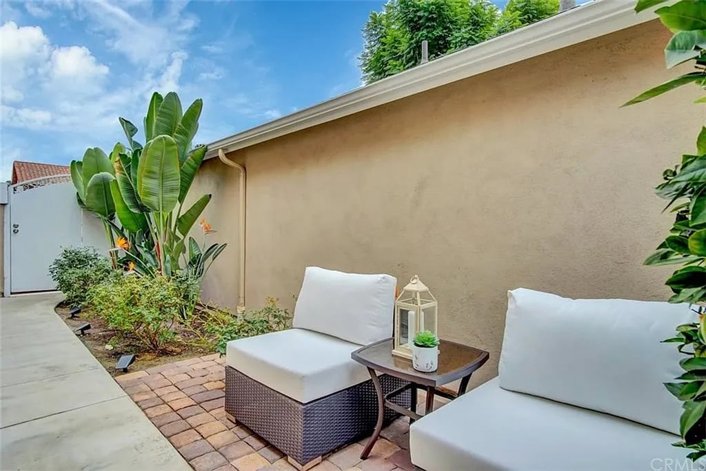22791 Alturas Dr
