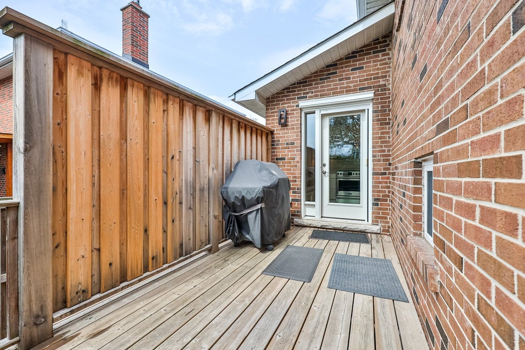 2500 Poplar Cres