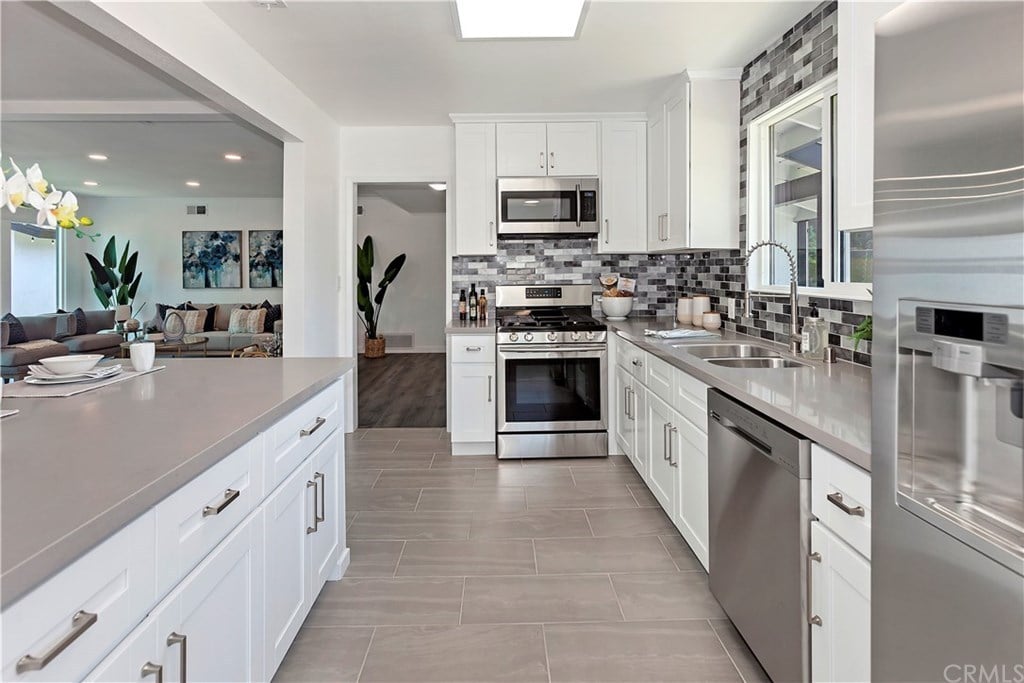201 Capella Ave