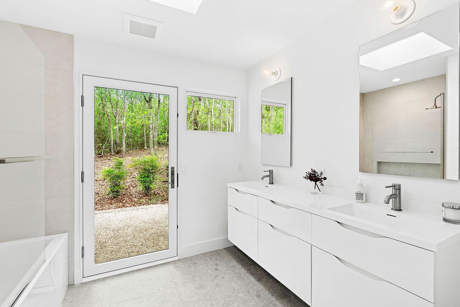 Whitecrest: Mid-Century Modern, Gut-Renovated and Gorgeous