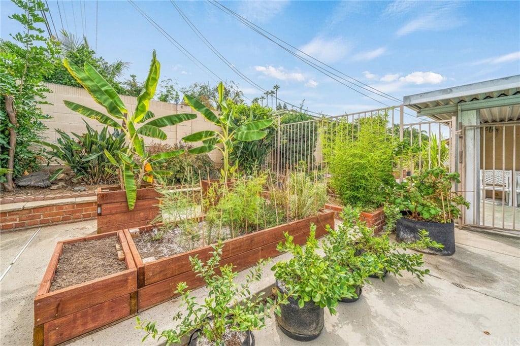 4053 N Santa Lucia St