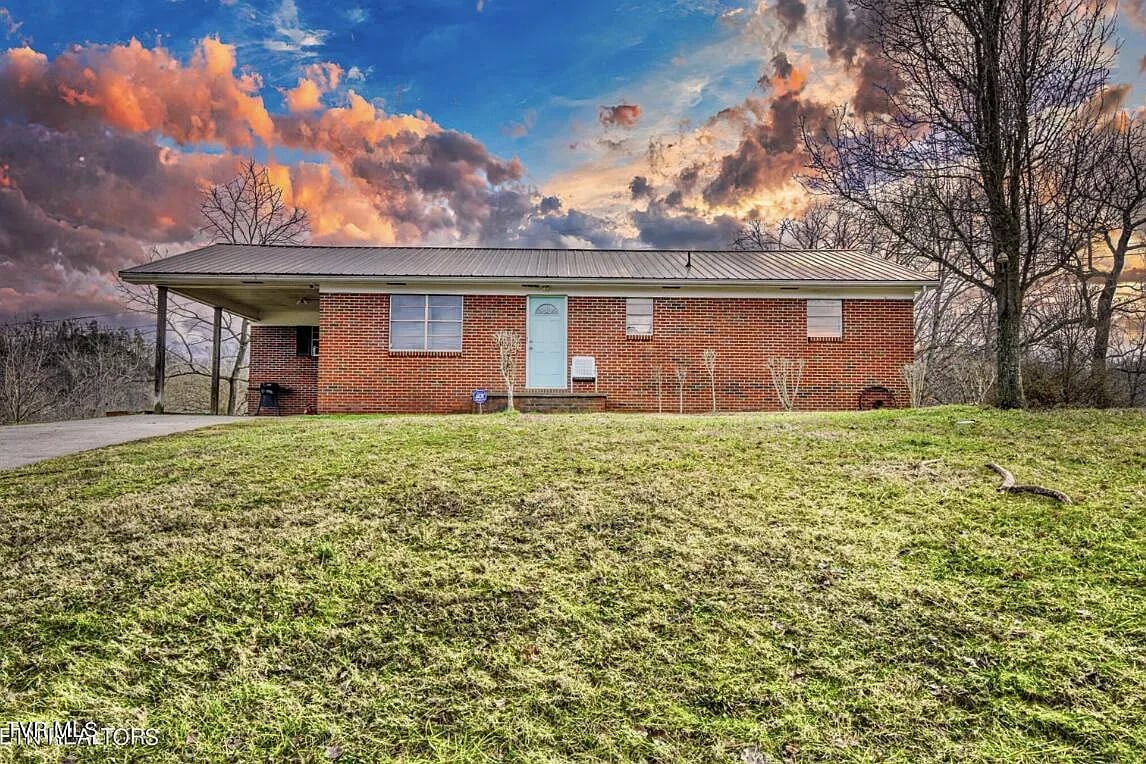 162 Russell Rd