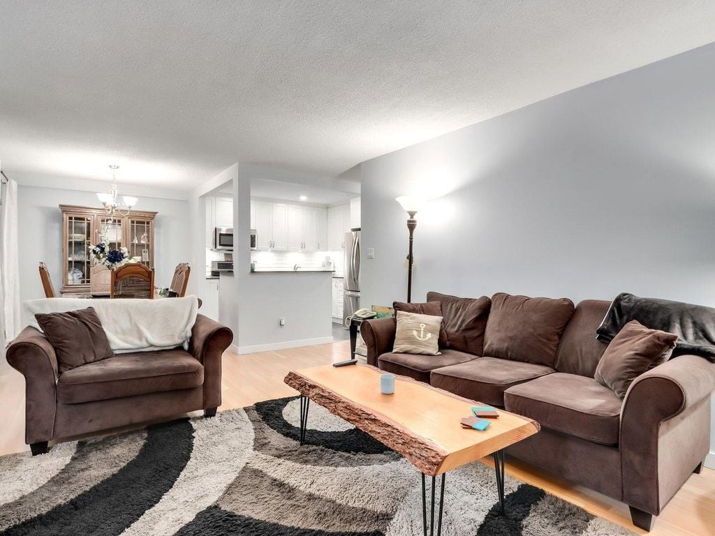 310 E 3rd St, #209