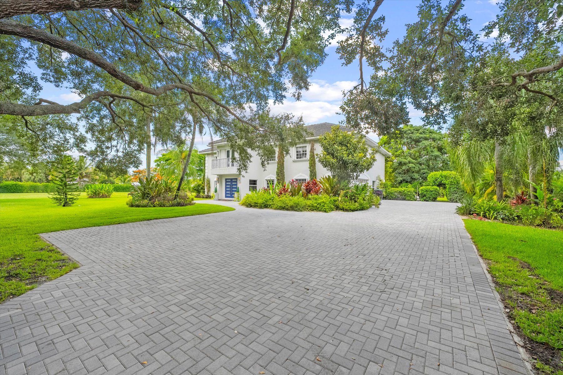 2900 Greenbriar Blvd