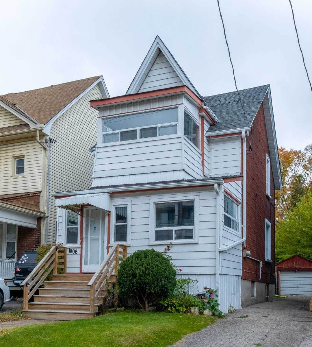1806 Queen St E
