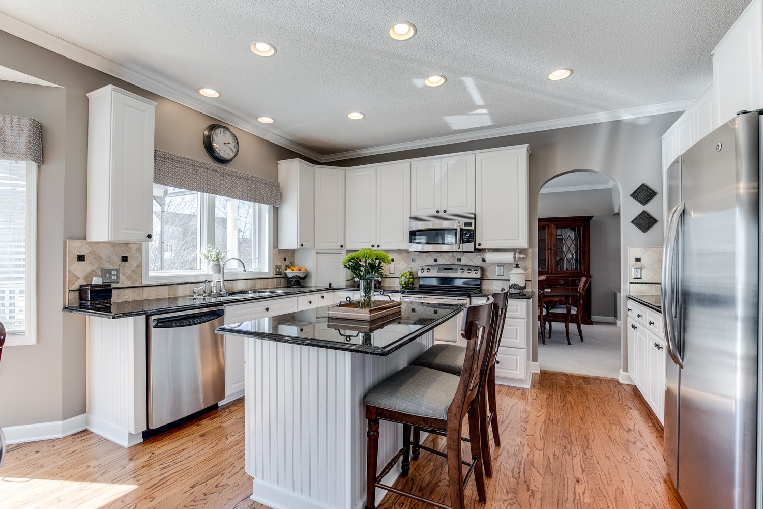 Beautiful 2-Story in Desirable OakParke Estates