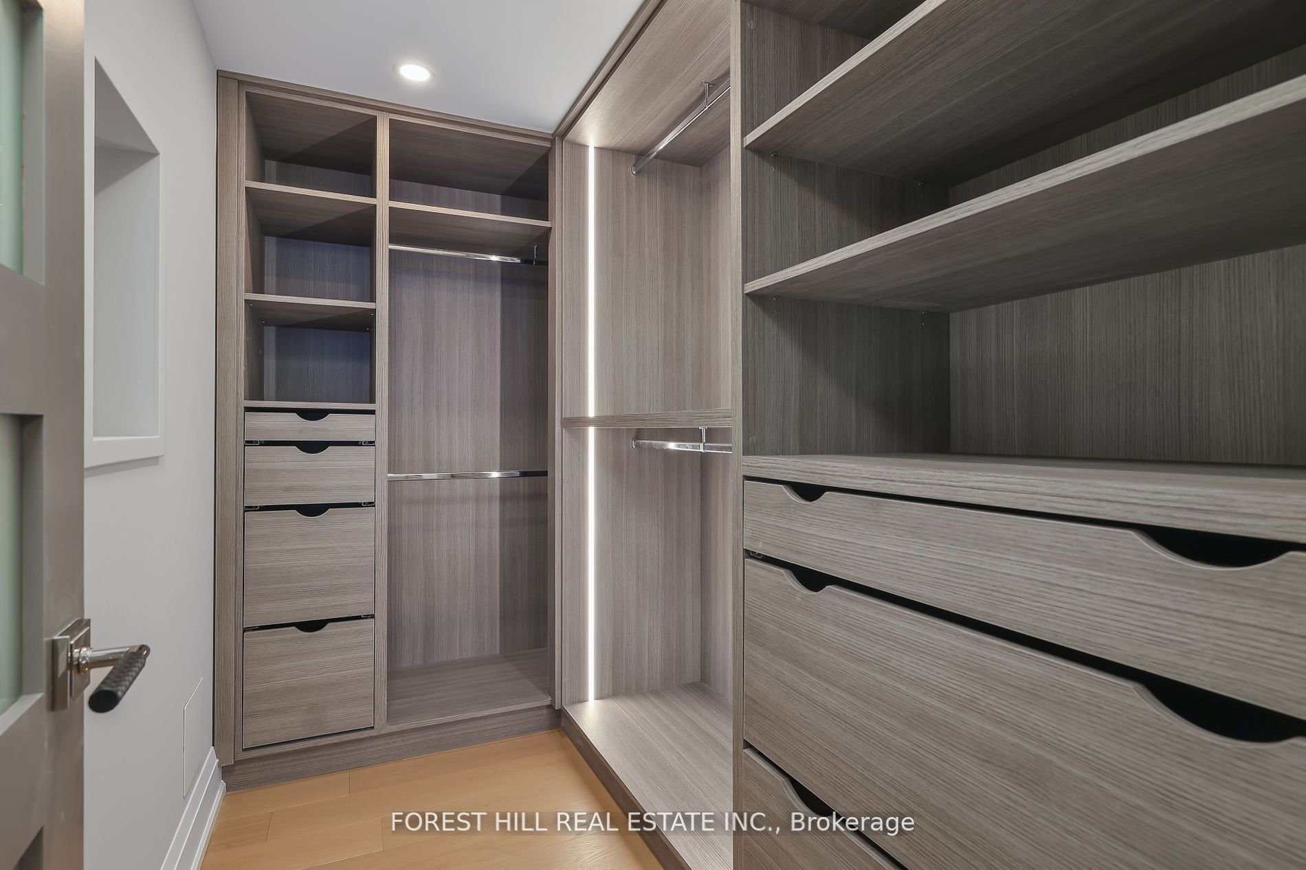 LOWER PENTHOUSE IN THE FINANCIAL DISTRICT