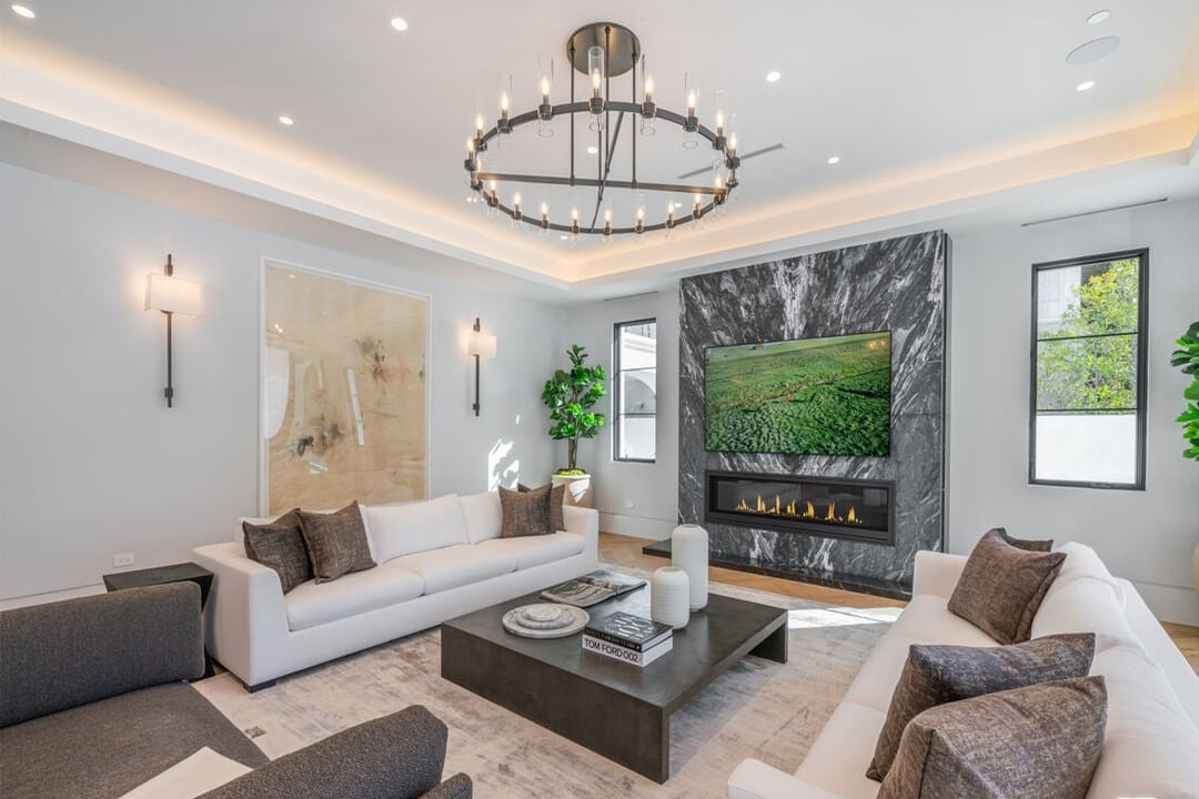 Silverreach Pavilion, N Hillcrest Rd, 90210