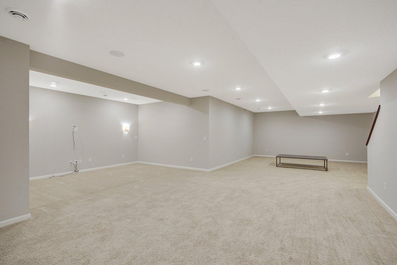 7700 Lawndale Ln N
