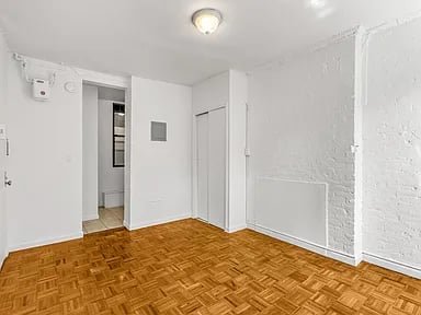 18 Cornelia St Ste 2L