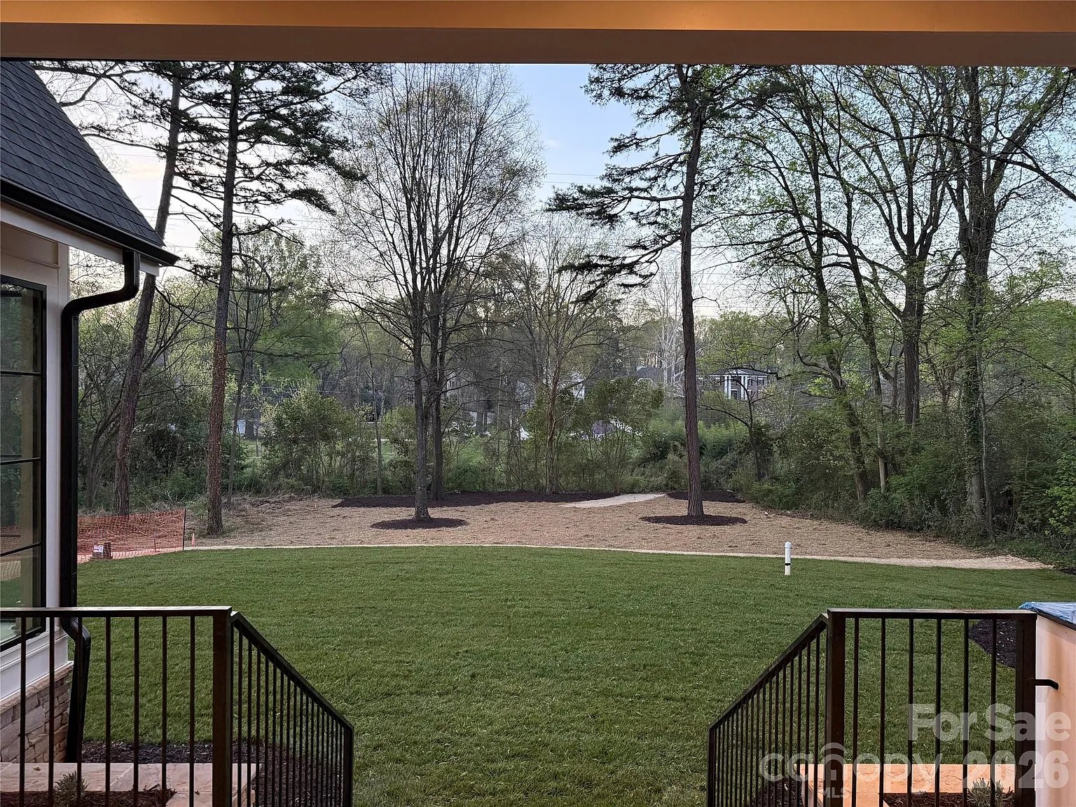 1209 Meadowood Ln