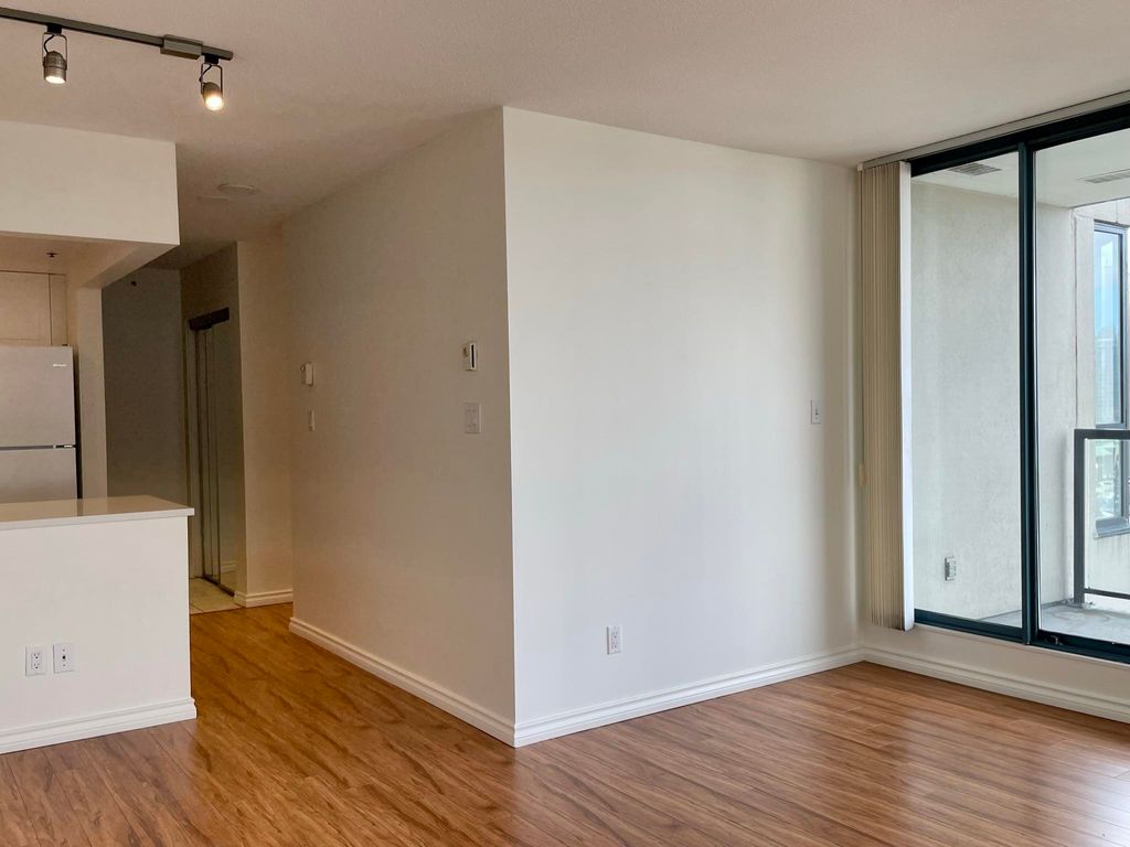 828 Agnes St, #605