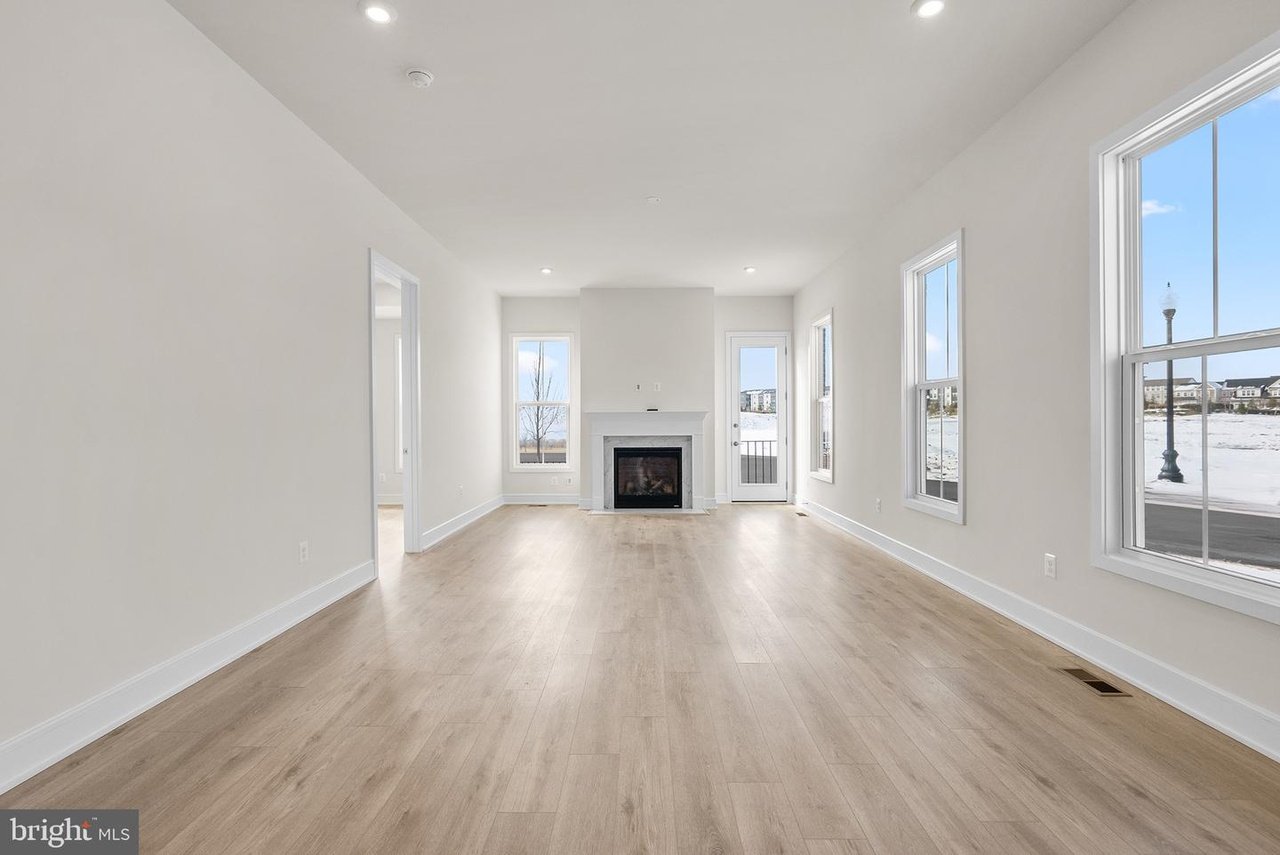 43252 Greeley Sq