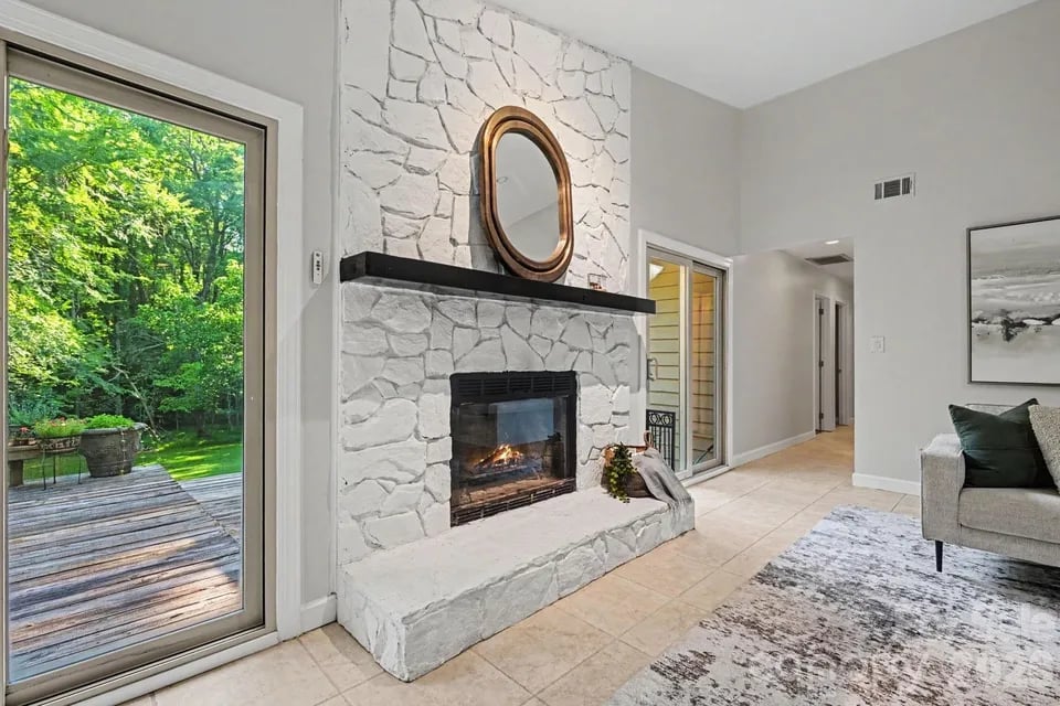 10006 Stoneleigh Lane
