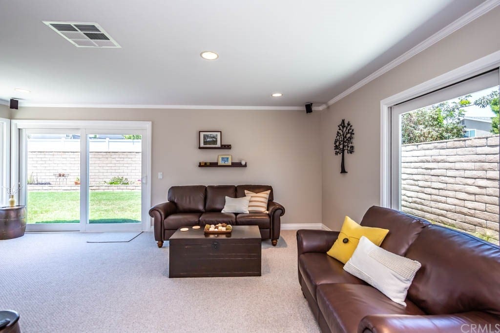 8821 Gallant Dr