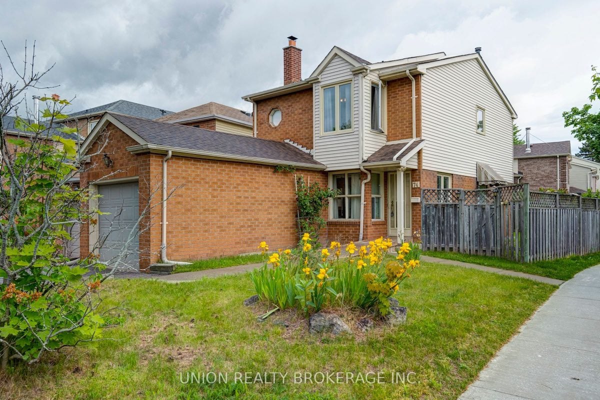 74 Coalport Dr