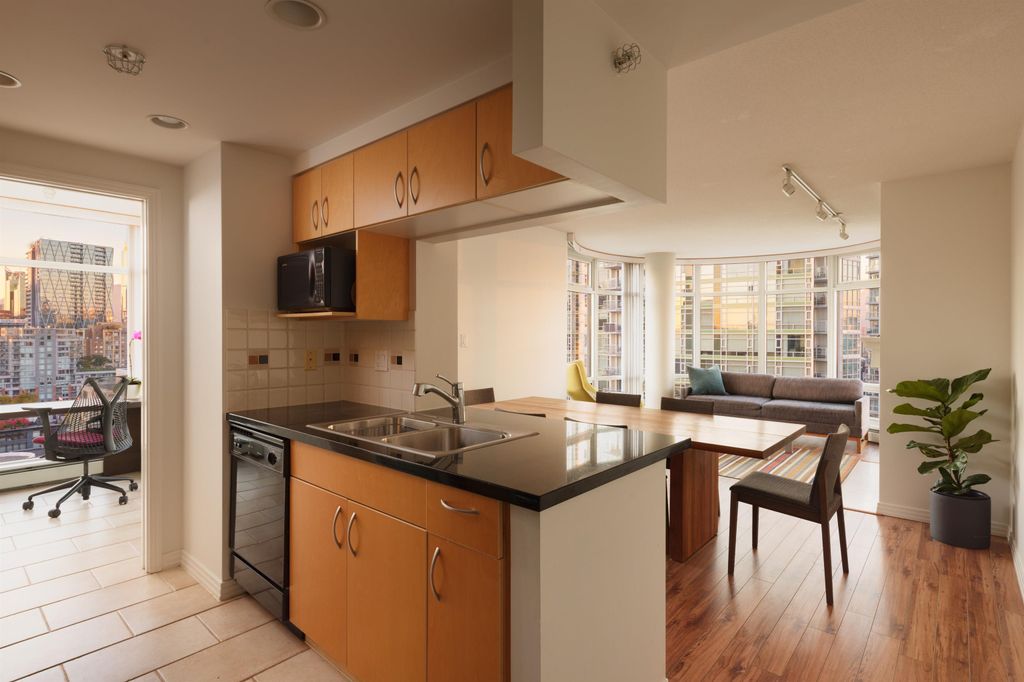1199 Marinaside Crescent, #2305