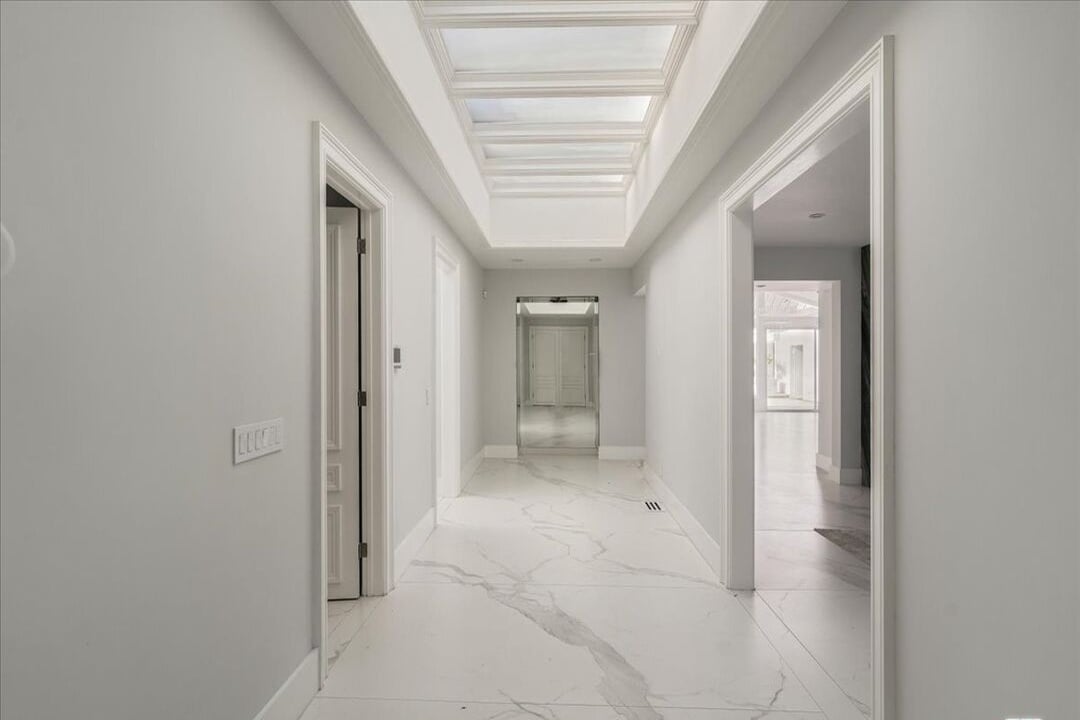 Northstar Manor, N Alta Dr, 90210