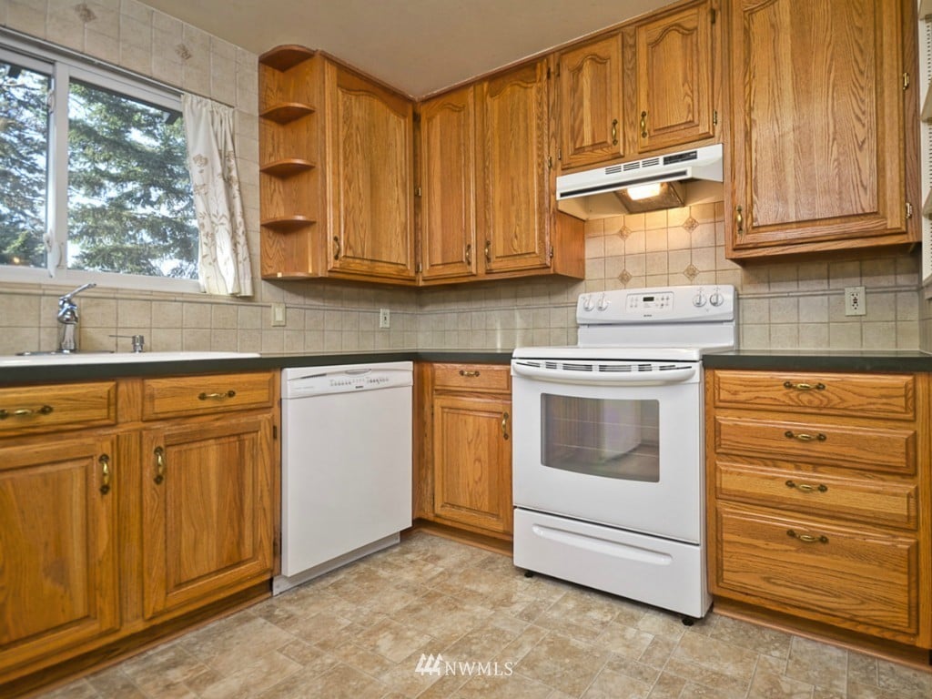 3235 180th Ave NE
