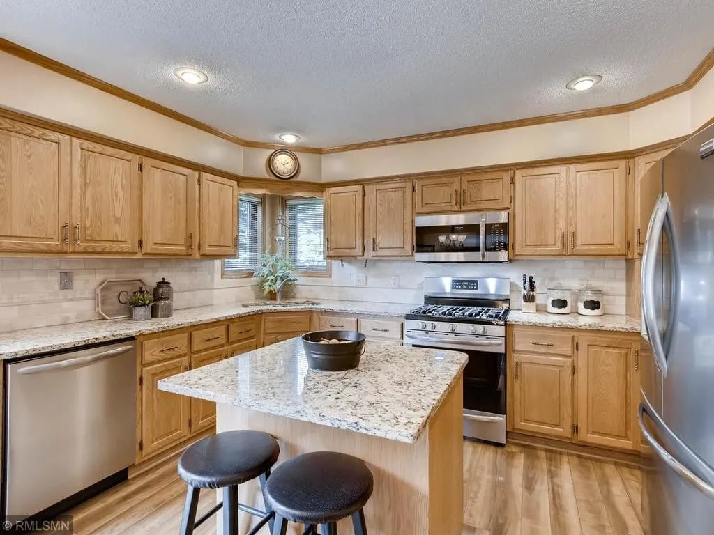 1451 Fallbrook Ln