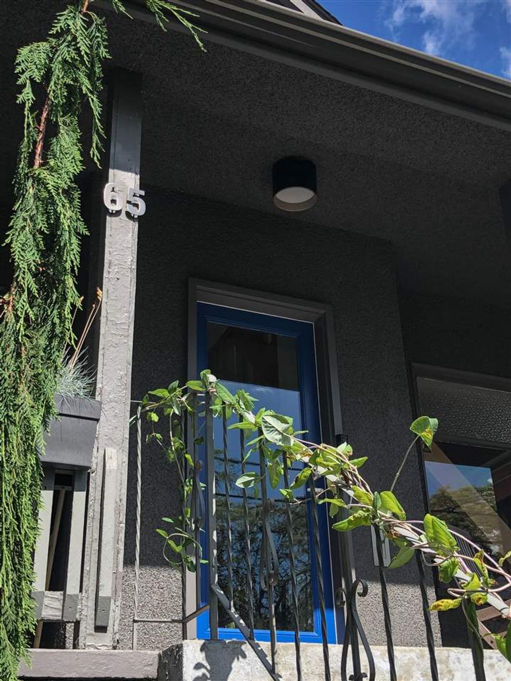 65 E 33rd Ave