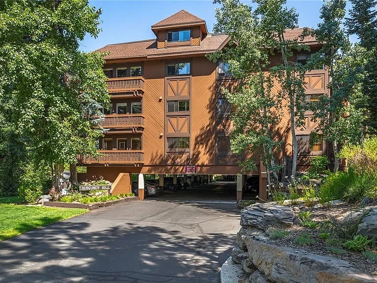 335 Ski Way # 306
